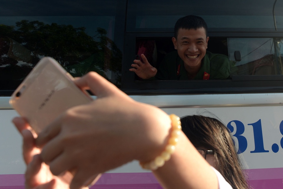 Thanh niên thành phố mang tên Bác lên đường nhập ngũ - 14
Một bức ảnh selfie đáng nhớ