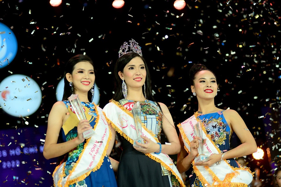 Bất ngờ nữ sinh miền Tây trở thành Hoa khôi Sinh viên Việt Nam 2017 - 12 Ba thí sinh đạt giải cao nhất đêm chung kết