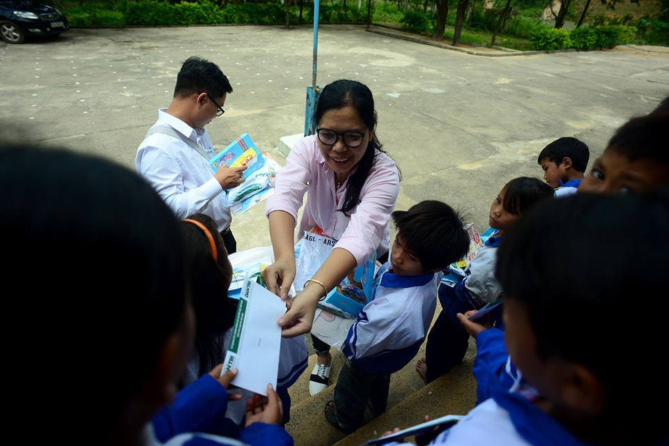 "Cõng" yêu thương đến Kon Plông mùa Trung Thu - 7 "Cõng" yêu thương đến Kon Plông mùa Trung Thu - 7