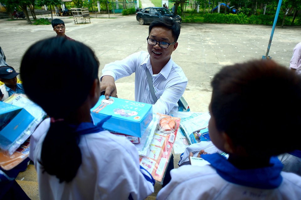 "Cõng" yêu thương đến Kon Plông mùa Trung Thu - 8 "Cõng" yêu thương đến Kon Plông mùa Trung Thu - 8