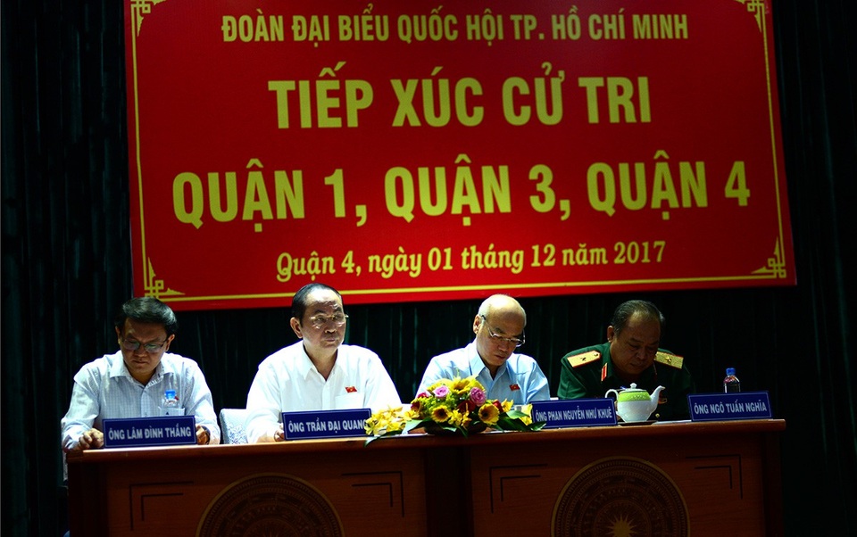Chủ tịch nước: Bỏ tù mà tài sản tham nhũng không thu thì mới thắng lợi một nửa! - 3
Đoàn đại biểu Quốc hội TPHCM do Chủ tịch nước Trần Đại Quang dẫn đầu lắng nghe ý kiến cử tri.