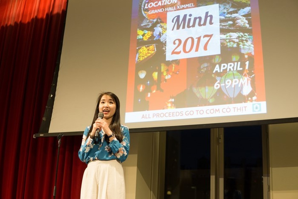 Đêm nhạc “ba miền” hướng về trẻ em nghèo của SV Việt tại New York - 1
Đỗ Xuân Linh – Chủ tịch Hội SV Việt tại ĐH New York giới thiệu chương trình.