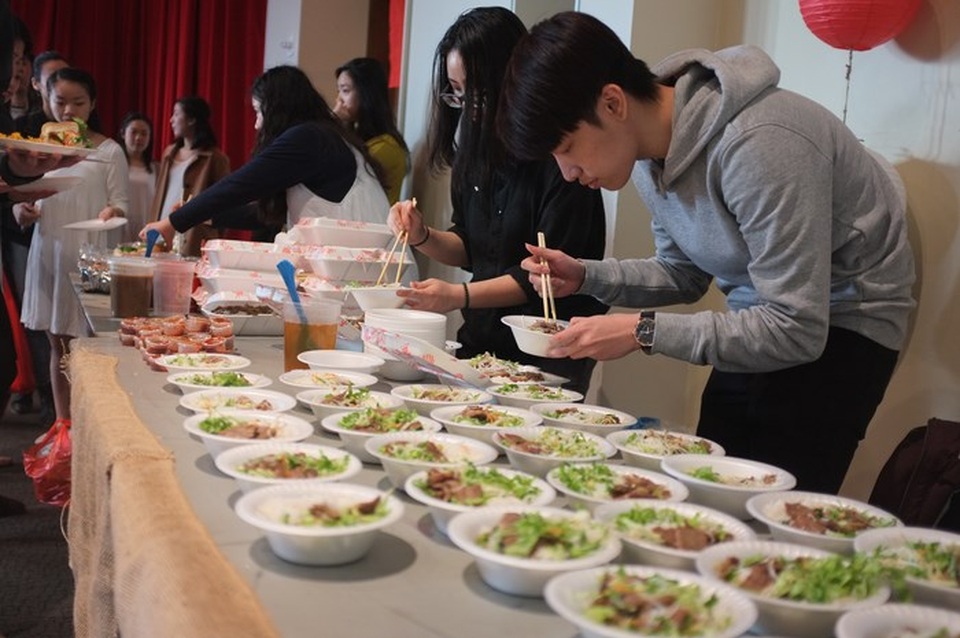 Đêm nhạc “ba miền” hướng về trẻ em nghèo của SV Việt tại New York - 7 Đêm nhạc “ba miền” hướng về trẻ em nghèo của SV Việt tại New York - 7