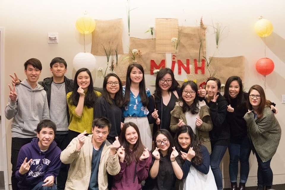 Đêm nhạc “ba miền” hướng về trẻ em nghèo của SV Việt tại New York - 8 Đêm nhạc “ba miền” hướng về trẻ em nghèo của SV Việt tại New York - 8