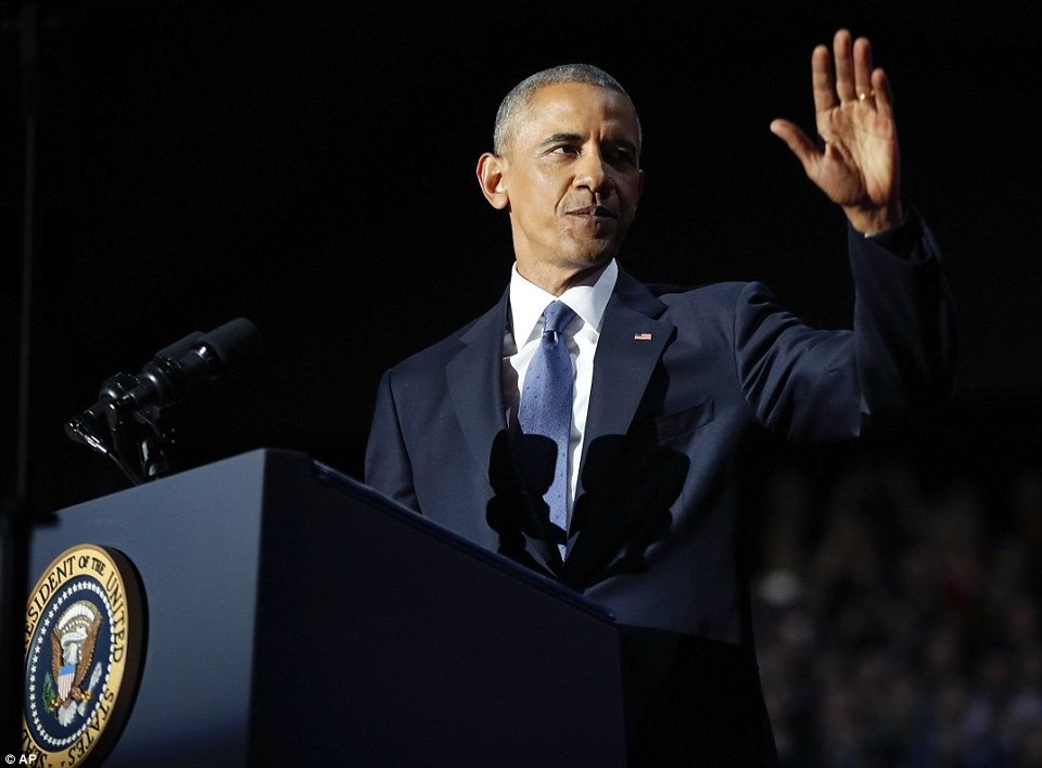 Những hình ảnh khó quên tại buổi lễ chia tay của Tổng thống Obama - 4
Trong bài phát biểu, Tổng thống Obama đã nhắc lại những thành tựu mà chính quyền của ông đã đạt được trong 8 năm qua, đồng thời kêu gọi đoàn kết dân tộc, gửi gắm đến giới trẻ thông điệp của niềm tin và hy vọng. (Ảnh: Getty)