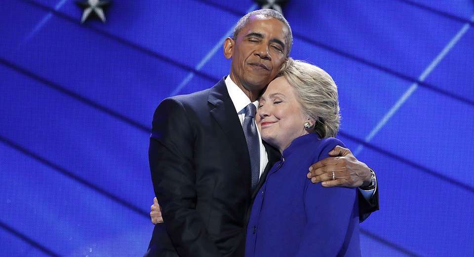 Bà Clinton xin lỗi ông Obama ngay trong đêm bầu cử - 1 Cựu Tổng thống Barack Obama và bà Hillary Clinton (Ảnh: Reuters)