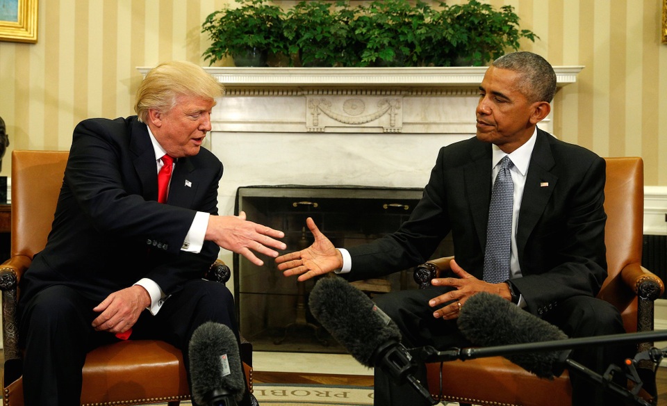 Tổng thống Obama kêu gọi quân đội phục tùng ông Trump - 1
Tổng thống Mỹ Barack Obama và Tổng thống đắc cử Donald Trump trong cuộc gặp đầu tiên tại Nhà Trắng. (Ảnh: Reuters)
