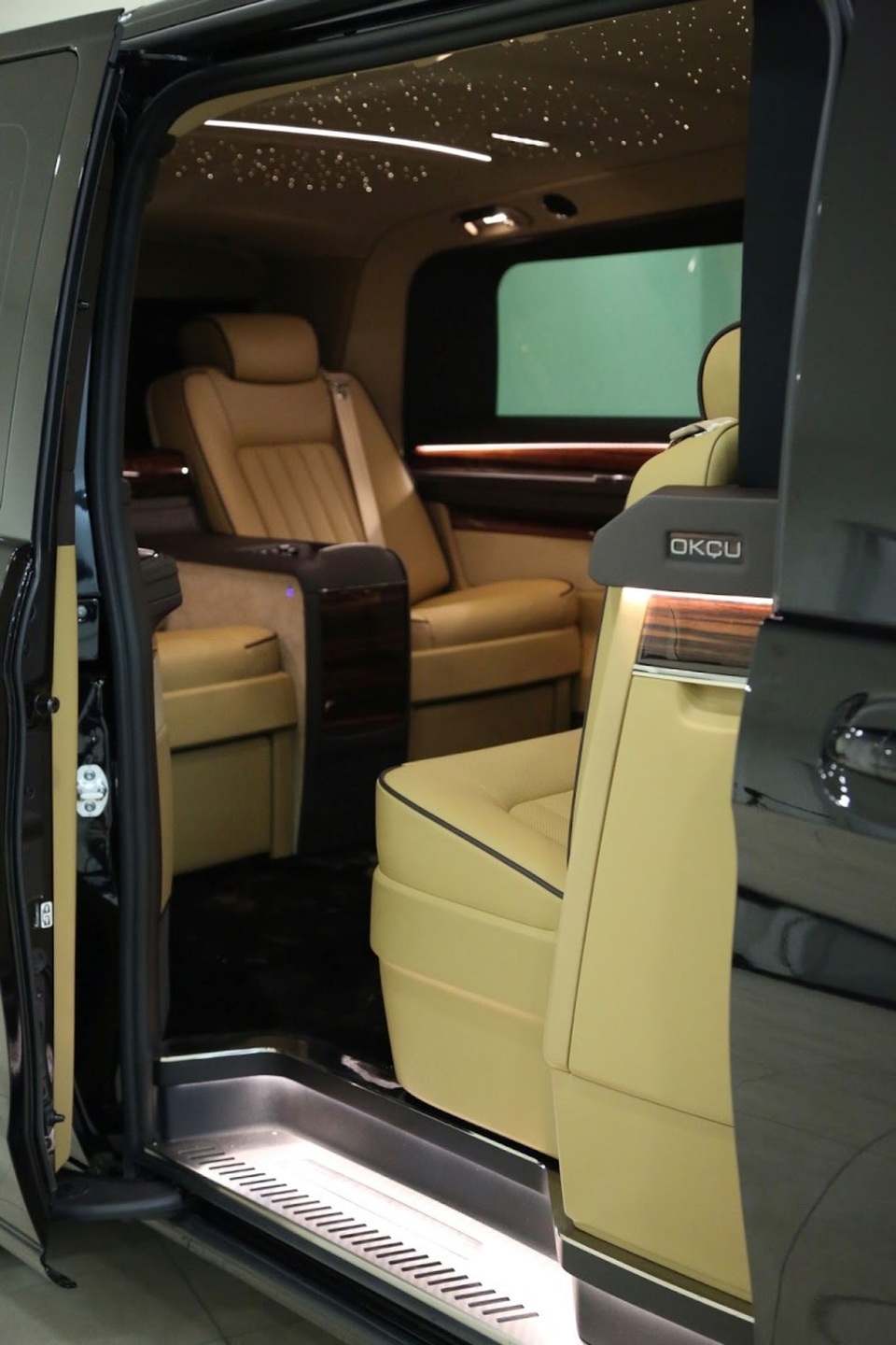 OKCU V-Class Elegance Edition - Phi cơ trên mặt đất - 3 OKCU V-Class Elegance Edition - Phi cơ trên mặt đất - 3