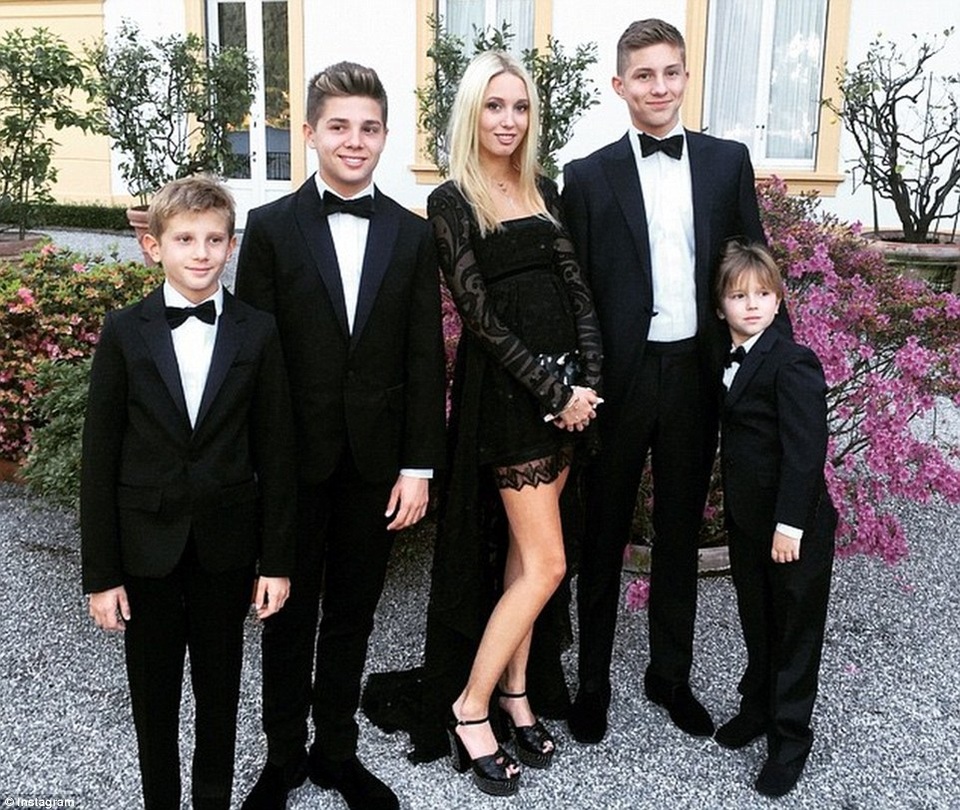 Cô là chị cả của gia đình 5 người con