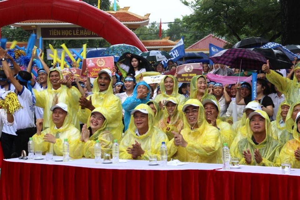 Nhật Minh đăng quang Đường lên đỉnh Olympia 2017 với 300 điểm - 14
Niềm vui tại điểm cầu Quảng Trị sau khi Nhật Minh giải mã được từ khóa.
