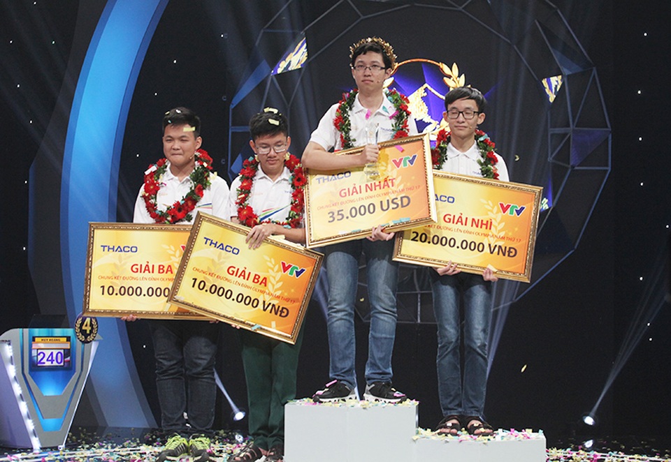 Nhật Minh đăng quang Đường lên đỉnh Olympia 2017 với 300 điểm - 2
Những chàng trai trên đỉnh Olympia 2017