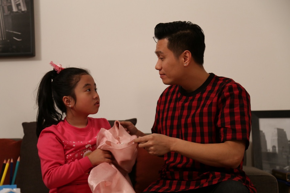 Diễn viên Việt Anh làm ông bố đơn thân trong “Cư dân thông thái” - 1 Việt Anh vào vai ông bố đơn thân.