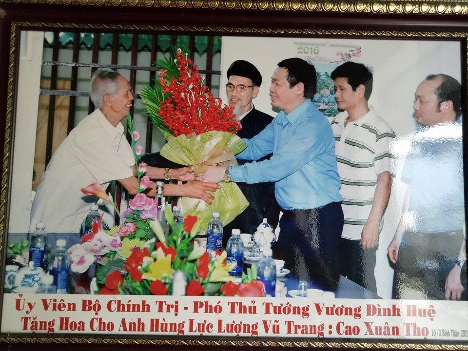 Người lính Điện Biên kể chuyện uống mắm mò bom, 4 lần được truy điệu sống - 4 Cụ Thọ tự hào khi được phong tặng anh hùng lực lượng vũ trang