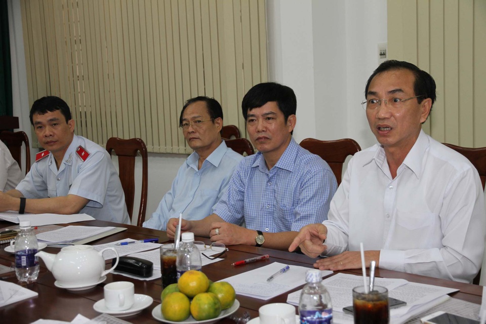 Chủ tịch tỉnh Bình Dương khắc phục sai phạm trong quản lý đất đai - 1 Ông Đặng Công Huẩn - Phó Tổng Thanh tra Chính phủ (ngoài cùng bên phải) tại buổi làm việc với UBND tỉnh Bình Dương (Ảnh: TTCP).