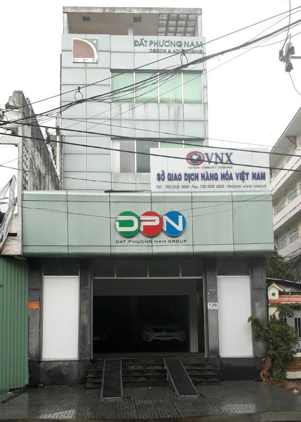 Ông Đoàn Ngọc Hải chỉ huy tháo dỡ 26 căn nhà ở chung cư Cô Giang - 3
Căn nhà duy nhất của công ty Cổ phần XNK Tạp Phẩm hiện đang cho công ty khác thuê lại, vẫn chưa bàn giao mặt bằng và sẽ bị cưỡng chế trong tháng 8 tới