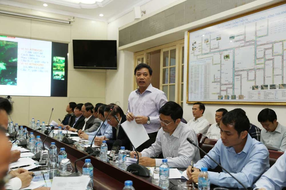 Áp thấp nhiệt đới đang vào ĐBSCL, nhắc lại bài học đau thương 20 năm trước - 1 Ông Hoàng Đức Cường phát biểu tại cuộc họp.