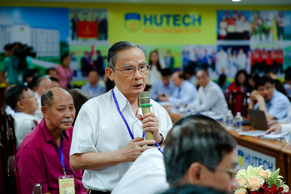 Trường Đại học ngoài công lập đòi bình đẳng - 3 Ông Lê Công Cơ, Chủ tịch HĐQT trường ĐH Duy Tân cho rằng các trường NCL hiện chưa được tự chủ về học thuật