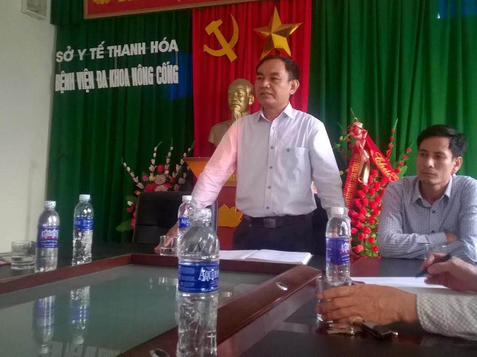 Vụ tử vong khi truyền đạm: Người dân hoang mang - 1 Ông Lê Nguyên Khanh, Giám đốc bệnh viện Đa khoa Nông Cống cho biết rất lấy làm tiếc khi bệnh viện liên tiếp để xảy ra rủi ro