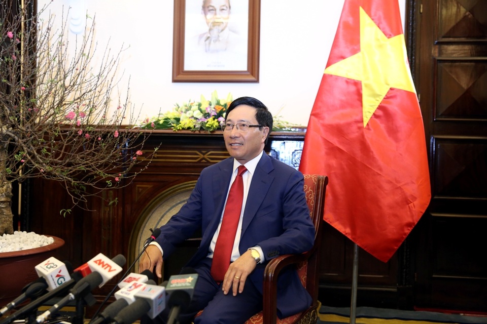 Phó Thủ tướng: Mỹ muốn mở Tổng lãnh sự quán ở Đà Nẵng - 1 Phó Thủ tướng, Bộ trưởng Ngoại giao Phạm Bình Minh trao đổi với báo chí ngày 5/1