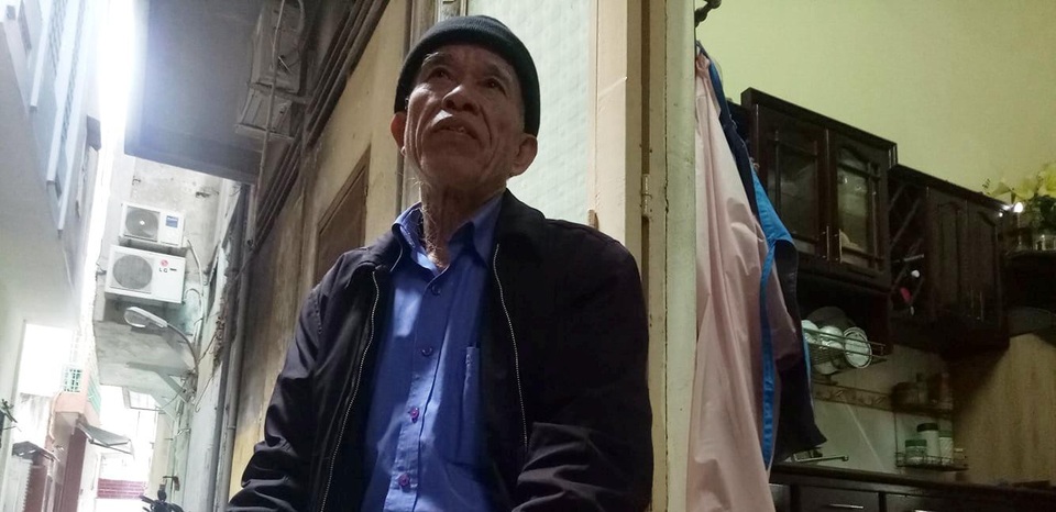 Người chứng kiến buổi khám xét nhà đại gia Vũ “nhôm” nói gì? - 1
Ông Nguyễn Bốn, một trong những người chứng kiến buổi khám xét nhà ông Vũ.
