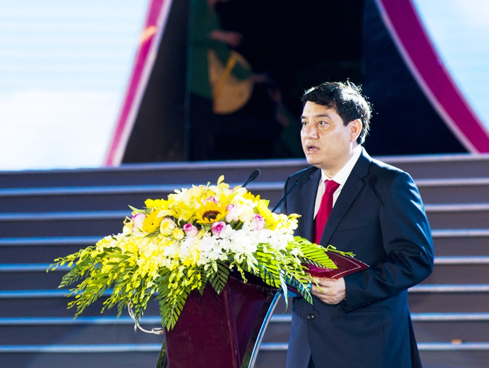 Nghệ An - Xứng đáng quê hương “Nghĩa trọng tình cao” - 1 Ông Nguyễn Đắc Vinh - Bí thư Tỉnh ủy Nghệ An phát biểu tại Lễ kỉ niệm 60 năm Bác Hồ về thăm quê lần thứ nhất