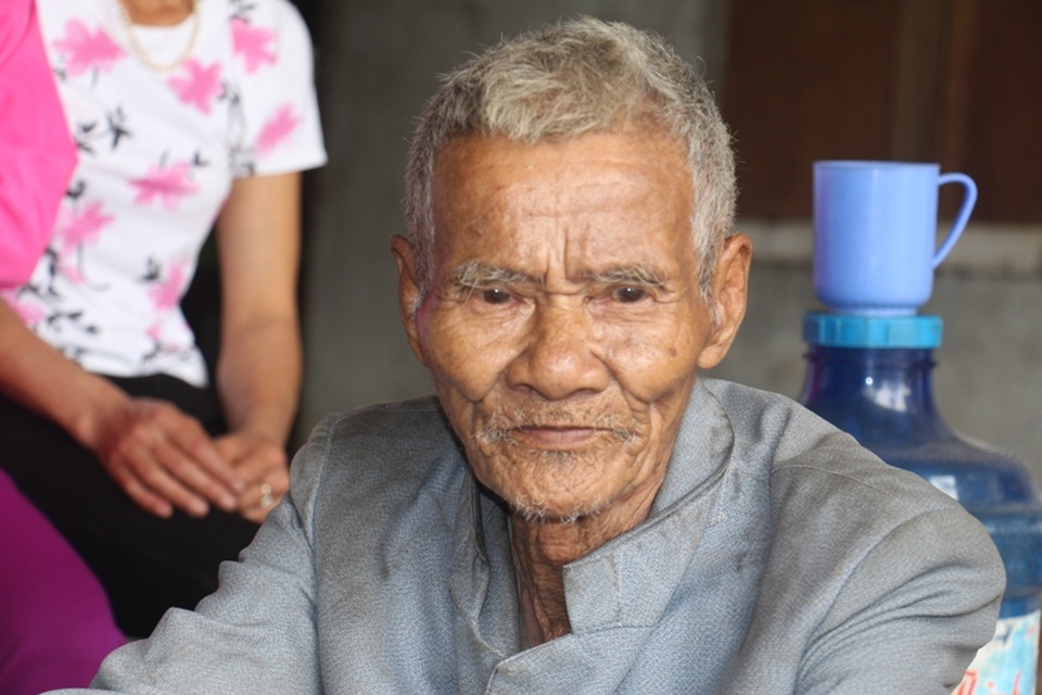 Vụ em học sinh bị kết tội “Cướp tài sản”: Xóm làng “nín thở” chờ phiên toà xét giám đốc thẩm! - 6 Ông Lê Văn Hạnh (97 tuổi), ông nội của Khánh mong muốn Khánh sẽ sớm được minh oan để an tâm việc học hành