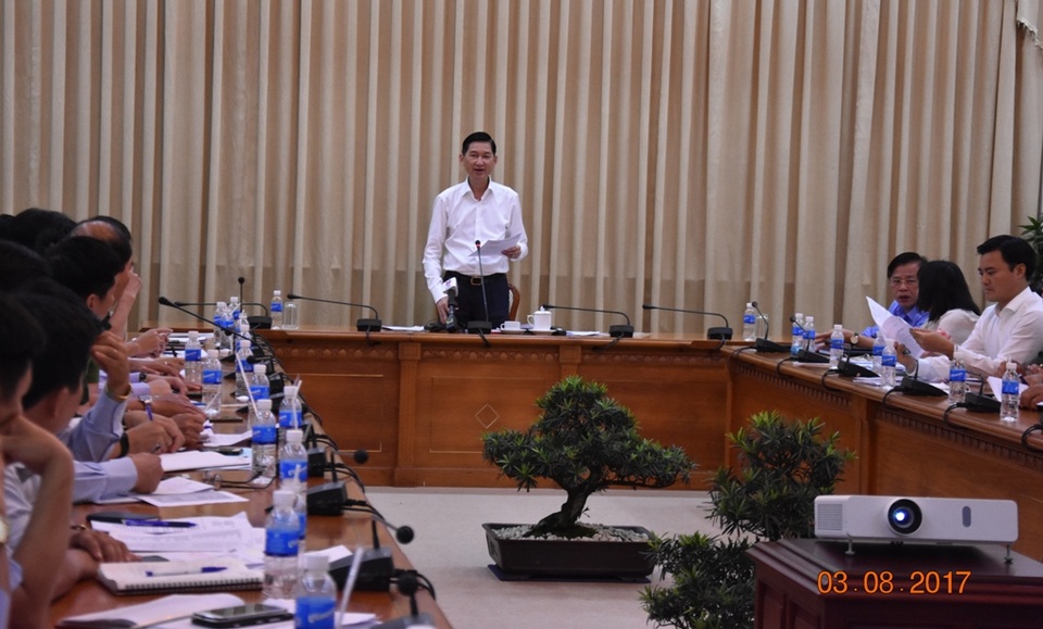 Huy động 20.000 tỷ đồng trong dân để phát triển giao thông - 1 Phó Chủ tịch UBND TPHCM Trần Vĩnh Tuyến chủ trì cuộc họp