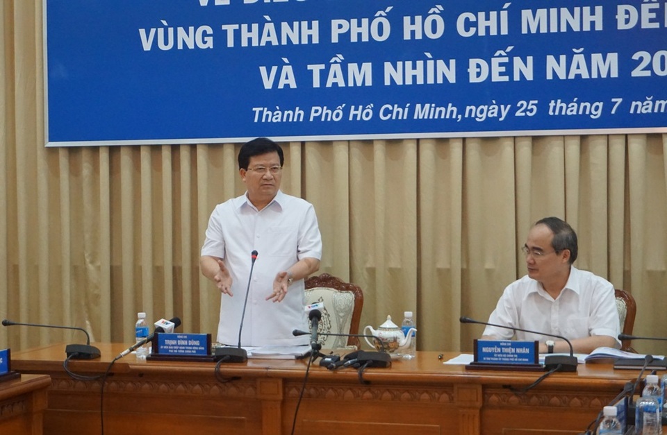 Phó Thủ tướng chỉ rõ một điểm yếu của TPHCM - 2 Phó Thủ tướng Trịnh Đình Dũng đề nghị đầu tư phát triển kết nối hạ tầng giao thông giữa TPHCM và các tỉnh lân cận