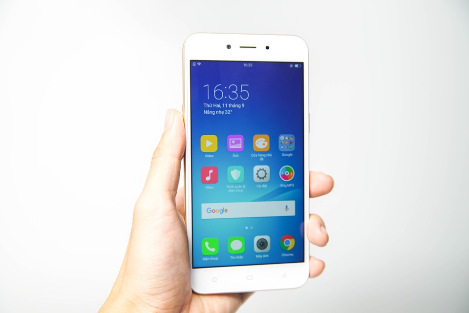 Đập hộp A71, điện thoại bình dân có khả năng xoá phông camera trước của Oppo - 5 Oppo trang bị cho máy cấu hình khá mạnh mẽ khi so với các sản phẩm cùng phân khúc. Trong đó là bộ vi xử lý lõi 8 và 3GB RAM cùng bộ nhớ trong 16 GB, hỗ trợ khe cắm thẻ nhớ mở rộng lên đến 256 GB.