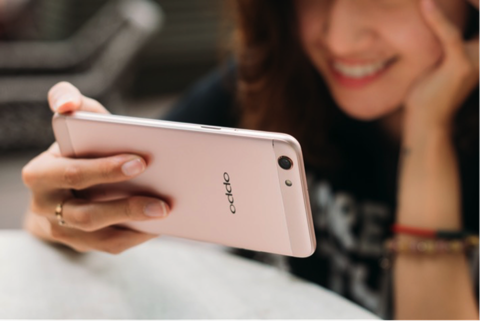Oppo F3 bất ngờ giảm giá mạnh trong 2 ngày cuối tuần - 2 Oppo F3 bất ngờ giảm giá mạnh trong 2 ngày cuối tuần - 2