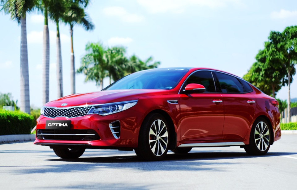 12 tính năng nổi bật giúp Kia Optima nằm trong Top xe tốt nhất năm 2017 - 1 12 tính năng nổi bật giúp Kia Optima nằm trong Top xe tốt nhất năm 2017 - 1