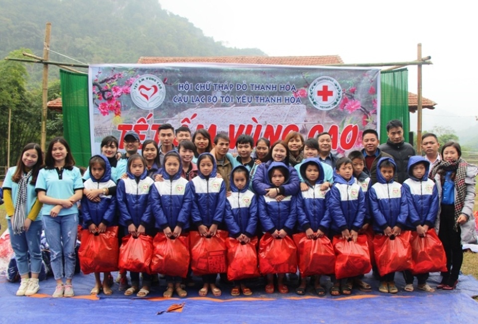 Mang Tết ấm đến với học sinh nghèo vùng cao tỉnh Thanh Hóa