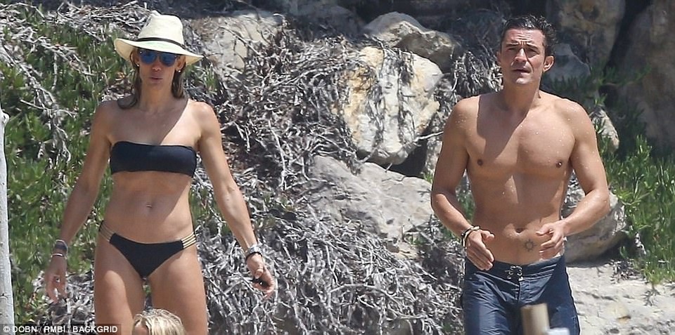 
Orlando từng kết hôn với siêu mẫu Miranda Kerr và có với cô một cậu con trai hiện 7 tuổi. Sau khi chia tay với Miranda vào năm 2013, Orlando hò hẹn với nhiều cô gái khác nhau nhưng những mối quan hệ của anh rất ngắn ngủi. Mối quan hệ với Katy Perry là dài hơi nhất trong vòng mấy năm qua đối với nam diễn viên 40 tuổi.
