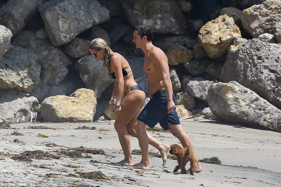 Vừa tái hợp Katy Perry, Orlando Bloom lại cặp gái lạ - 10