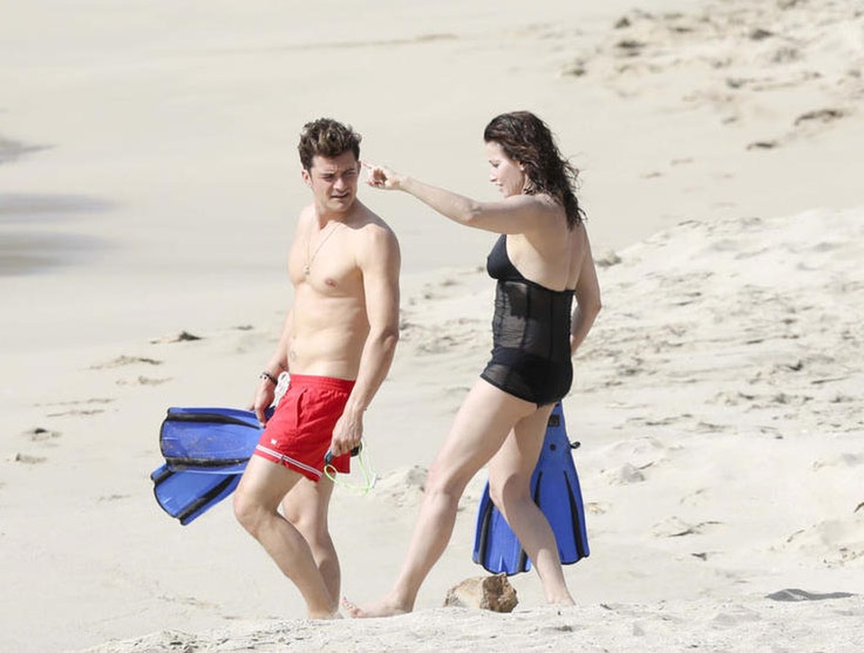 
Nam diễn viên của loạt phim về Cướp biển Caribean từng kết hôn với siêu mẫu Miranda Kerr và có một cậu con trai chung, năm nay 6 tuổi.
