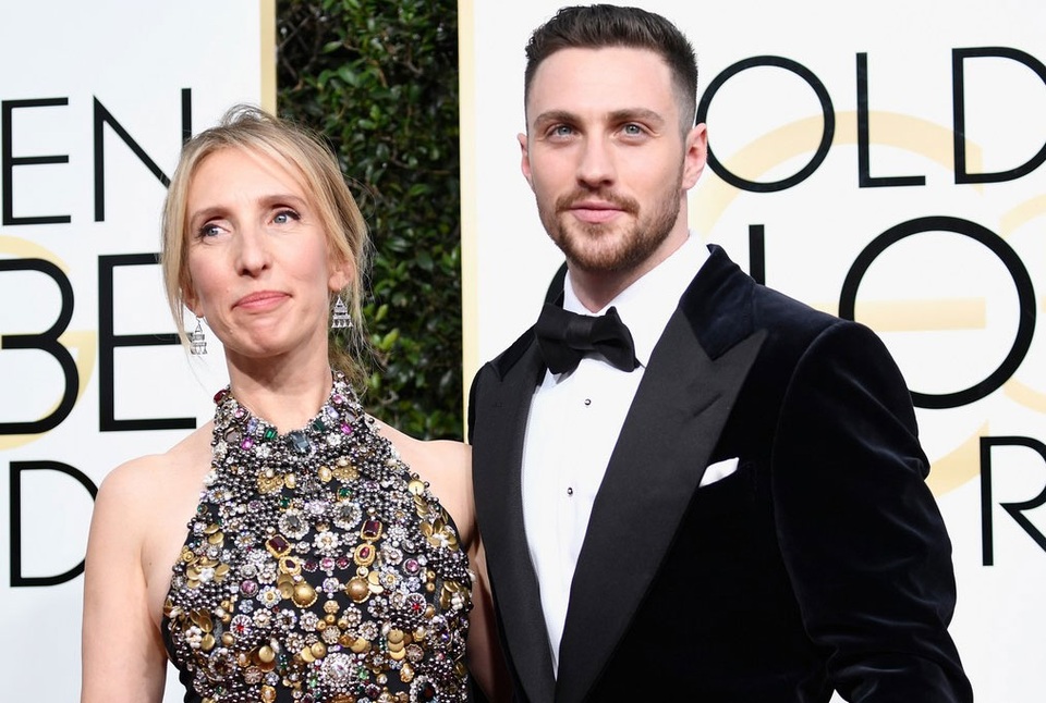 "La la land" thắng tuyệt đối tại lễ trao giải Quả cầu vàng 2017 - 5
Aaron Taylor-Johnson - Nam diễn viên phụ xuất sắc nhất Quả cầu vàng 2017 dự lễ trao giải cùng vợ, đạo diễn Sam Taylor-Wood.