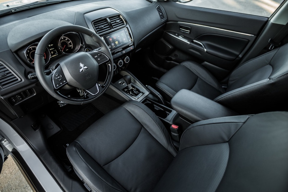 Mitsubishi giới thiệu Outlander Sport 2018 - 8 Mitsubishi giới thiệu Outlander Sport 2018 - 8