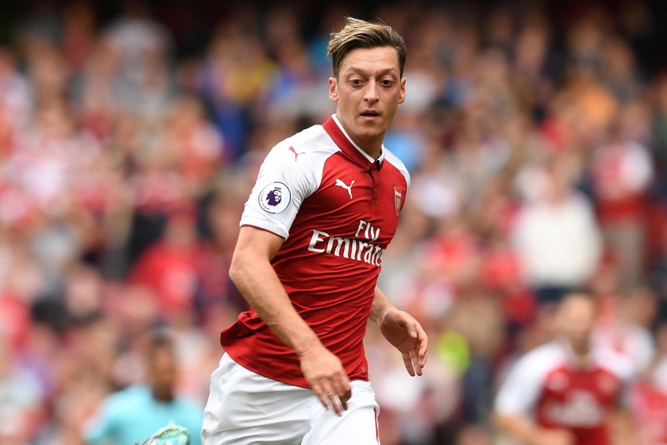 Arsenal bất ngờ đón tin dữ trước đại chiến Chelsea - 1 Mesut Ozil bất ngờ dính chấn thương vào phút chót và vắng mặt ở trận đấu với Chelsea