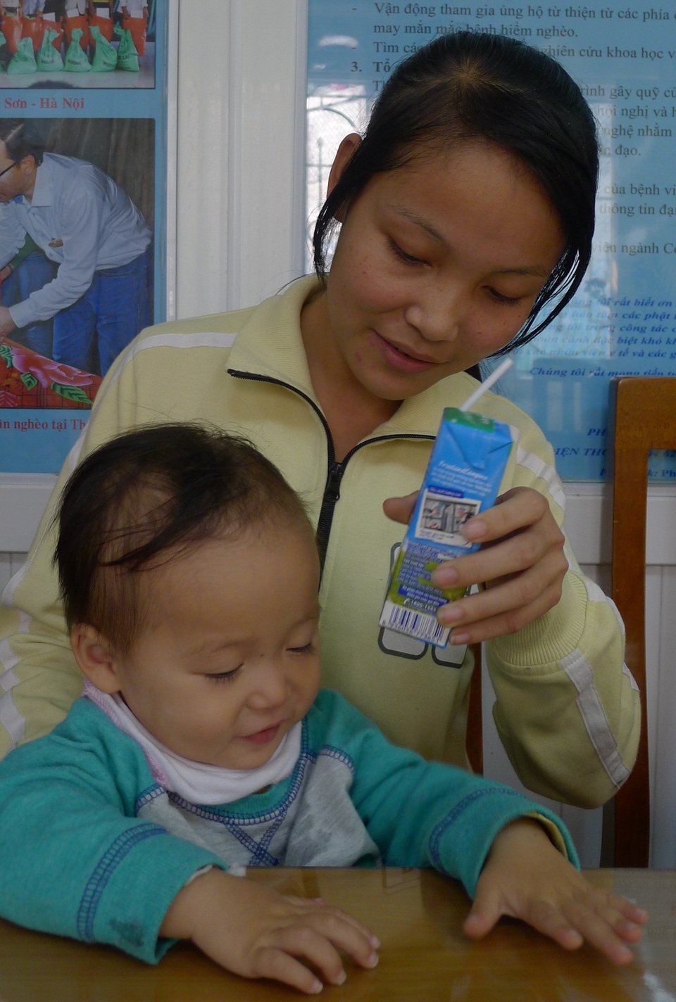 Cậu bé khá lanh lợi, khỏe mạnh sau ca phẫu thuật.