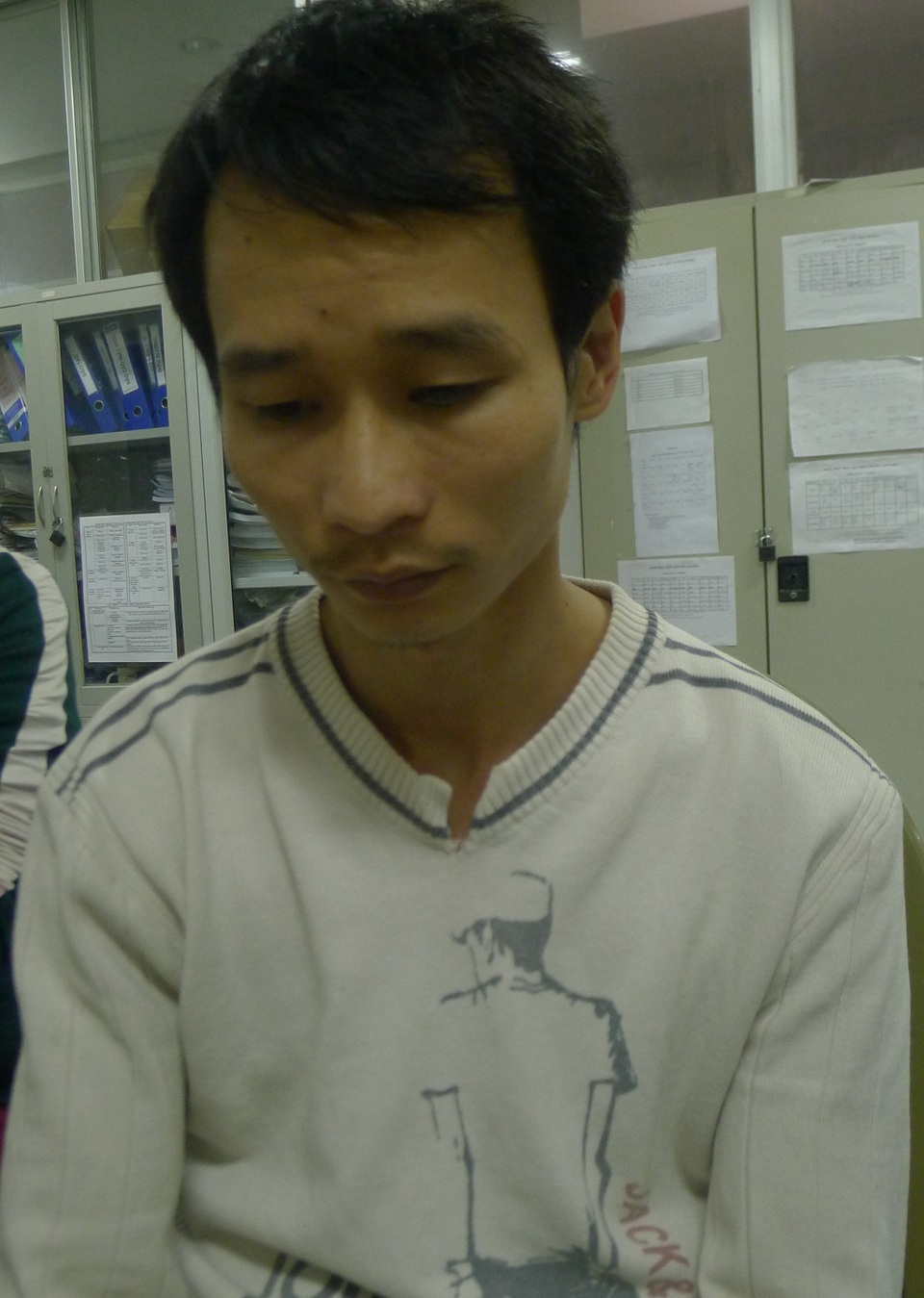 Anh Chinh chồng của Đông kiệt quệ vì không lo được tiếp tiền điều trị cho vợ.