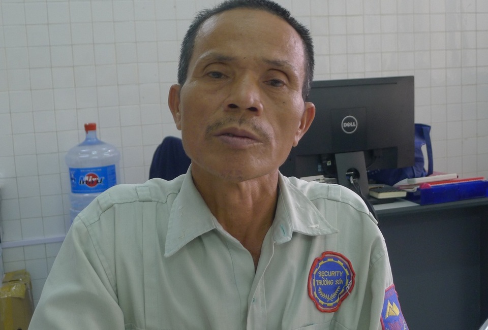 Trở lại bệnh viện Việt Đức để thăm khám cho con trai, bác Điều kể chuyện thời gian qua được mọi người hỗ trợ.