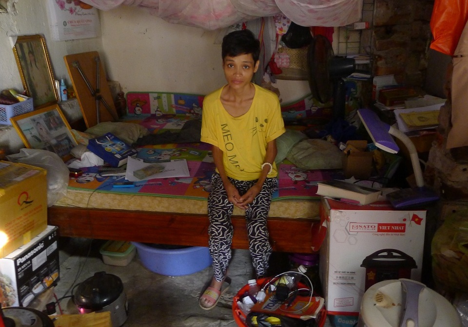 Gần 100 triệu đồng đến với chị Trần Thị Kim Dung - 3 Sau khi được bạn đọc báo điện tử Dân trí giúp đỡ, tinh thần chị Dung đã phấn chấn lên nhiều.