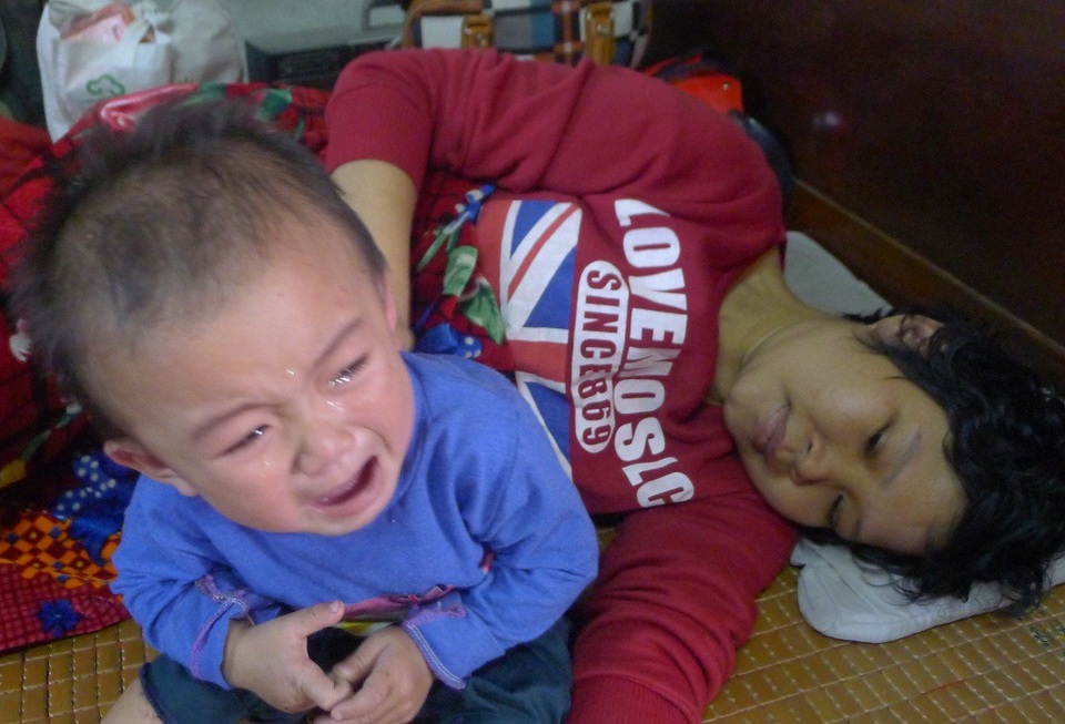 Mẹ ung thư máu khao khát được sống với con từng ngày - 1 Bị ung thư máu khi chị Hảo mang bầu bé Lâm được 26 tuần, đến nay sức khỏe chị ngày 1 sa sút.