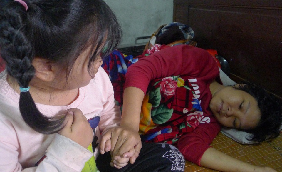 Mẹ ung thư máu khao khát được sống với con từng ngày - 3 Bé Trúc 5 tuổi chưa biết gì về căn bệnh mẹ đang mang.