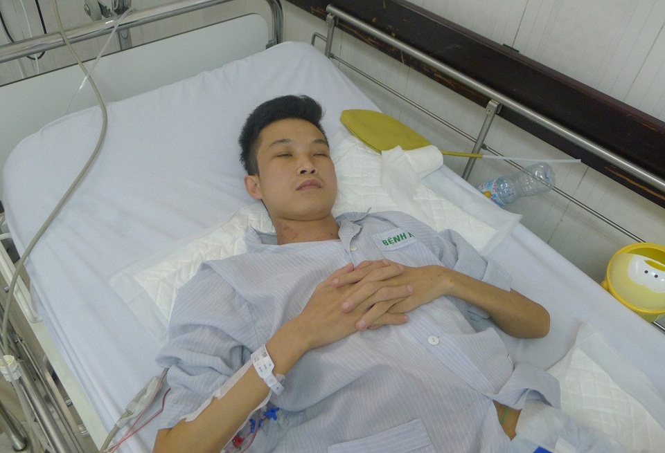 Hơn 103 triệu đồng đến với em Triệu Văn Luyễn - 3 Về tim của em đã ổn nhưng vẫn còn điều trị lâu dài vết loét vùng cùng cụt.