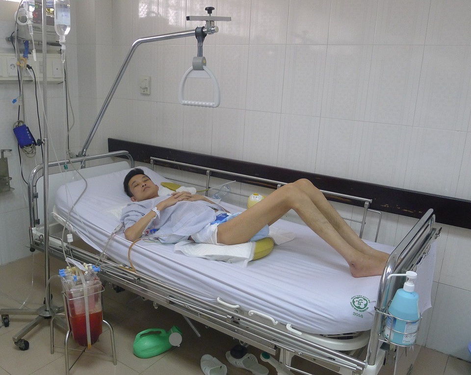 Hơn 103 triệu đồng đến với em Triệu Văn Luyễn - 1 Sau ca mổ, hiện Luyễn đang ở phòng hậu phẫu.