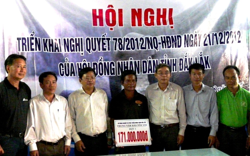 Chi 10 triệu đồng/tháng thuê "bảo mẫu voi" cho voi nhà sắp sinh con - 3
Chủ voi Y Mứ Bkrông được hỗ trợ 171 triệu đồng khi có voi nhà mang thai