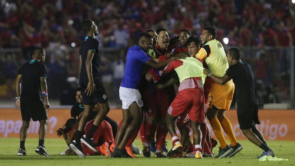 Đội tuyển Mỹ mất vé dự World Cup bởi bàn thắng… tưởng tượng - 1 Niềm vui của các cầu thủ Panama sau khi dự World Cup 2018