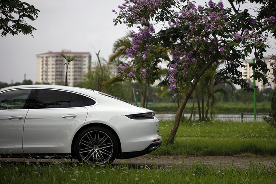 Porsche Panamera 4S - Sự thách thức ngọt ngào - 10 Porsche Panamera 4S - Sự thách thức ngọt ngào - 10