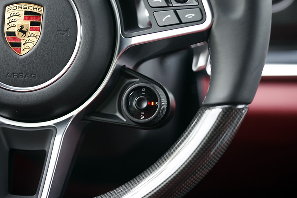 Porsche Panamera 4S - Sự thách thức ngọt ngào - 9 Nút lựa chọn chế độ lái cùng nút bấm Sport Respone, tính năng mới nhất được Porsche trang bị cho các mẫu xe của mình.